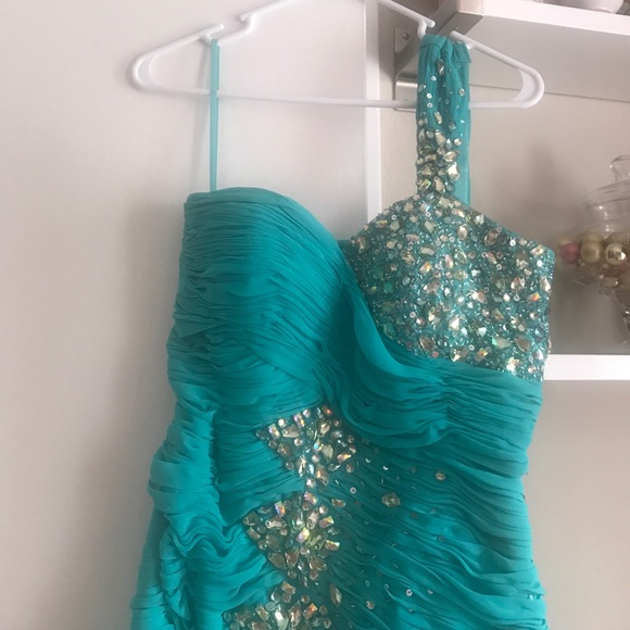 PROM DRESS - Picture 2 of 3